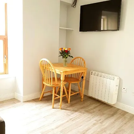 Townhouse In Centre Of Apartment *