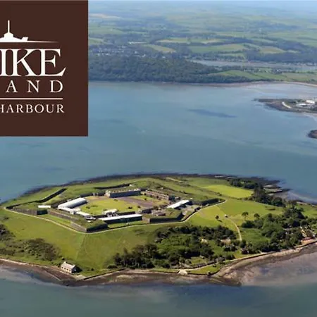 Townhouse In Centre Of Apartment *