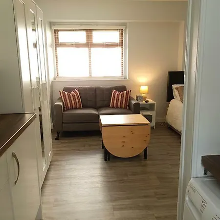 Townhouse In Centre Of *