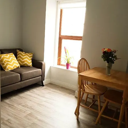 Townhouse In Centre Of Apartment *