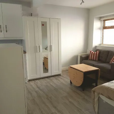 Townhouse In Centre Of Apartment *