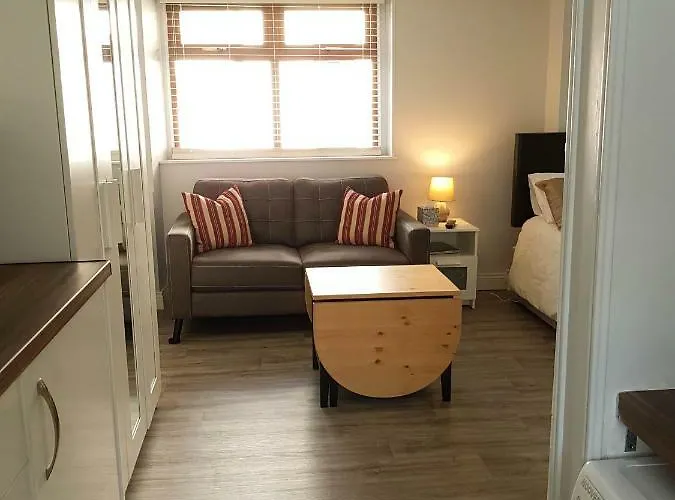 Townhouse In Centre Of *